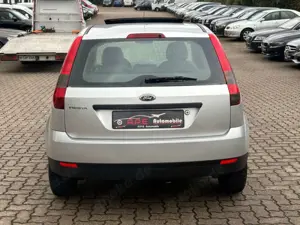 Ford Fiesta Ambiente 1.4 TÜV NEU 38.000km Bild 5