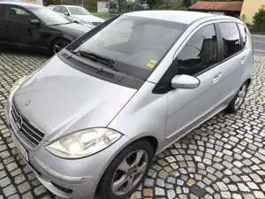 Mercedes-Benz A 150 A 150 *AUTOMATIK*NAVI*KLIMA*AHK*SHZG*8xALU+TÜV*