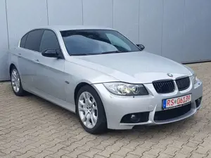 BMW 325 325i Aut. NAVI/XENON/SITZHZ./LEDER/F1 SCHALTWIPPEN