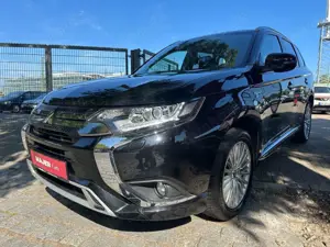 Mitsubishi Outlander PHEV4WD*LED*TEMPO*CAM*PDC*SHZ Bild 3