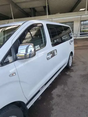 Hyundai H-1 2.5 CRDi Travel Premium Bild 2