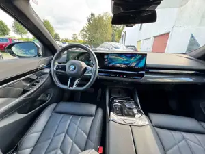 BMW 520 d A/M Paket/Panorama/AHK/Head-Up/360 Kamera Bild 4