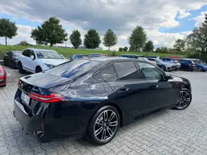 BMW 520 d A/M Paket/Panorama/AHK/Head-Up/360 Kamera Bild 2