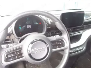 Fiat 500 500e Action Bild 3