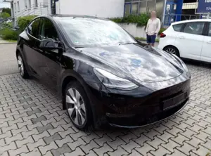 Tesla Model Y Long Range Dual AWD Matrix AMD Bild 3