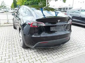 Tesla Model Y Long Range Dual AWD Matrix AMD Bild 4