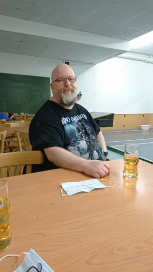 nette weibliche Gesellschaft gesucht