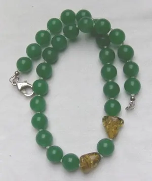 Edelsteinkette mit den Aventurin und den Bernstein