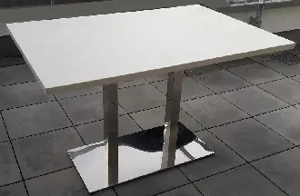 kann Ihnen einen schönen, einwandfreien TISCH anbieten !