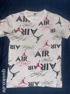 2x Jordan shirts -Schwarz & weiß-Sehr gut