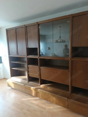 Schöne massive Wohnwand  Schrankwand in Eiche, guter Zustand 