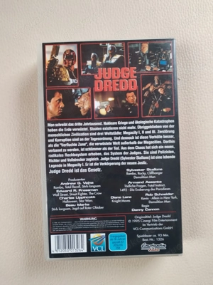 Retro VHS Videokassette - Judge Dredd - In der Zukunft ist ein Mann das Gesetz Bild 2