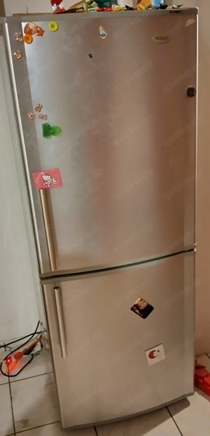 Voll funktionsfähige Kühl- Gefrierkombination zu verschenken 