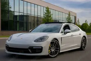 Porsche Panamera GTS V8/KERAMIK/GARANTIE/MASSAGE/MATRIX