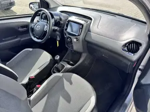 Toyota Aygo AYGO 1,0 l 5-tg. 5-Gang TeamD - Winterreifen Bild 5