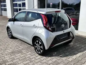 Toyota Aygo AYGO 1,0 l 5-tg. 5-Gang TeamD - Winterreifen Bild 3