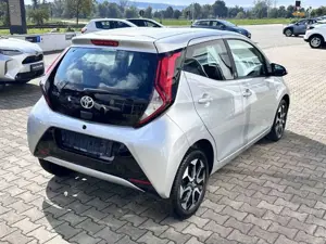 Toyota Aygo AYGO 1,0 l 5-tg. 5-Gang TeamD - Winterreifen Bild 4