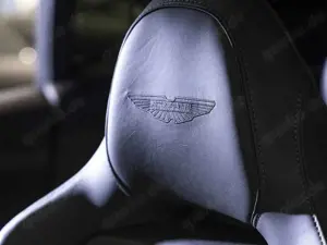 Aston Martin DBX 707 -Lightning Silver- Bild 5