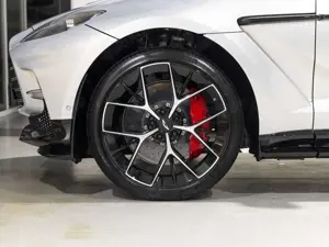 Aston Martin DBX 707 -Lightning Silver- Bild 4