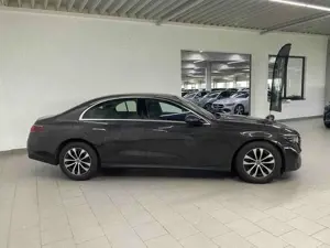 Mercedes-Benz E 200 AVA+DISTR+KEYLESS+LED+NAVI+KAMERA+AMBIENTE Bild 4