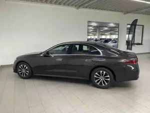 Mercedes-Benz E 200 AVA+DISTR+KEYLESS+LED+NAVI+KAMERA+AMBIENTE Bild 2