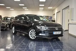 Volkswagen Passat Highline Navi LED Alcantar PDC AHK 1-Hand