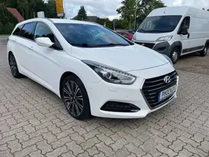 Hyundai i40 Premium,PDC,Navi,SHZ,Temp,B-xeno,RFK,Eu6