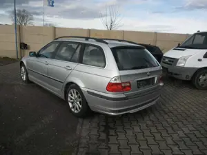BMW 320 3er Touring 320i touring Edition Sport Bild 3