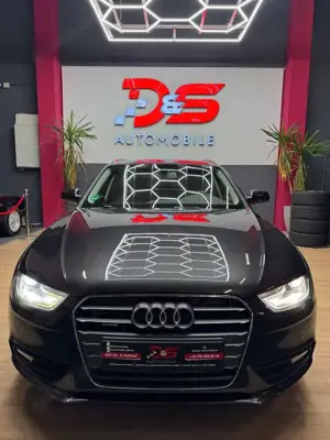 Audi A4 Avant Attraction quattro/Navi/SHZ/AHK/8-fach