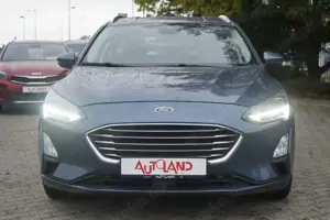Ford Focus Turnier 1.5 EcoBlue Titanium LED Navi PDC Bild 3
