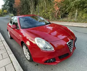 Alfa Romeo Giulietta 1.4 TB 16V Super rot Alfa rosso TÜV neu