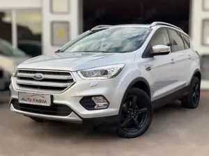 Ford Kuga TITANIUM*PANORAMADACH*R.F.KAMERA*AHK*Bi-XENON*SPUR