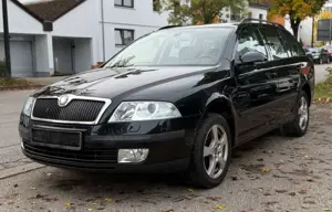 Skoda Octavia Combi 2.0 FSI 4X4/NAVI/SHZ/PDC/AHK/XENON