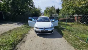 Volkswagen Golf R-Line eTSI