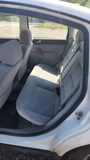 Volkswagen Passat Passat 1.6 Comfortline/ Automatik/Rentnerfahrzeug Bild 4