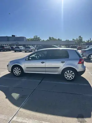 Volkswagen Golf 1.6 FSI Automatik Sportline Bild 3