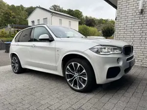 BMW X5 xDrive 30 d* M Sportpaket* HUD* HK *21“* LED* A Bild 5