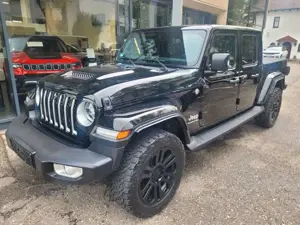 Jeep Gladiator Overland 4WD AHK top