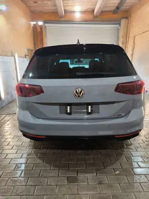 Volkswagen Passat Variant Elegance - 4Motion R-Line Edition Bild 4