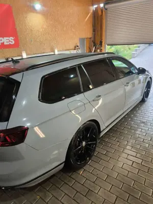 Volkswagen Passat Variant Elegance - 4Motion R-Line Edition Bild 2