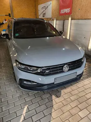 Volkswagen Passat Variant Elegance - 4Motion R-Line Edition Bild 3