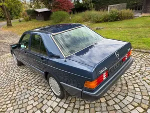 Mercedes-Benz 190 E 2,6 Schalter rostfrei! Neuteile! Bild 3