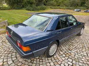 Mercedes-Benz 190 E 2,6 Schalter rostfrei! Neuteile! Bild 4
