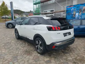 Peugeot 3008 BlueHDi 150 Stop  Start Allure*1.Hd,M+S Bild 4