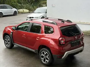 Dacia Duster Celebration 4WD Navi AHK Sitzheizung 360° Bild 4