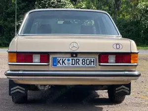 Mercedes-Benz 230 Limousine Bild 3