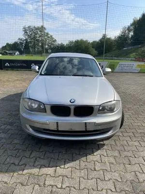 BMW 120 120d Bild 2