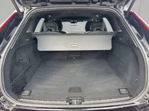 Volvo XC60 XC60 B4 AWD Plus-Dark Aut PilotAssist BLIS Navi LE Bild 4