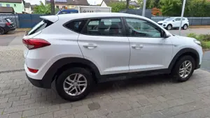 Hyundai TUCSON CLASIK 2WD Bild 3