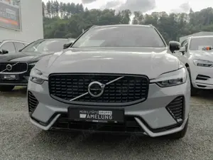 Volvo XC60 T6 AWD Plus Dark STANDHZ PANO 360° AHK Bild 3